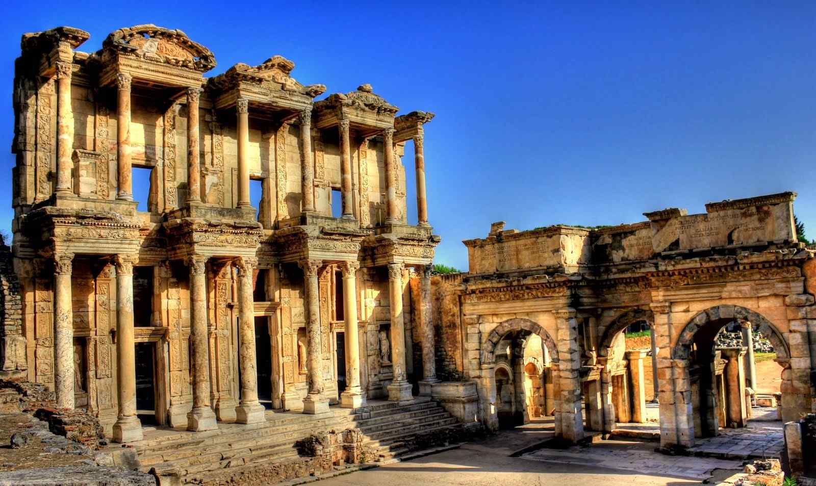 Ephesus Tour with Terrace Houses & Museum (Kusadasi&Selcuk)